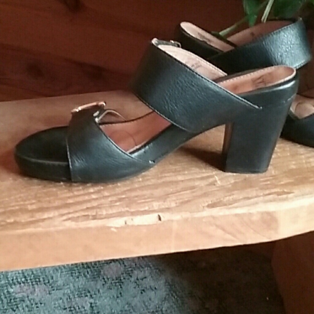 Soft leather sandles - Picture 2 of 4